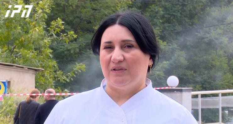 ექიმის განცხადებით, ათონელის სასახლესთან დაშავებულთაგან ინგოროყვას კლინიკაში რჩება ერთი სამართალდამცავი ქალა ტვინის ტრავმით და მისი მდგომარეობა დამაკმაყოფილებელია, აქციის ერთი მონაწილე კი მკურნალობას ტვინის შერყევით განაგრძობს