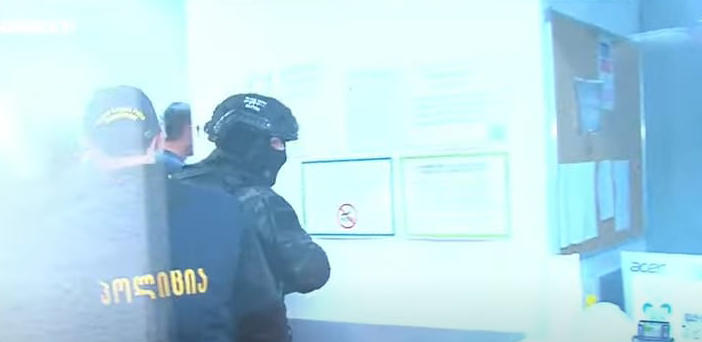 კლინიკა "ჰელსიკორში", სადაც პაატა ბურჭულაძეა გადაყვანილი, სამართალდამცველები მივიდნენ