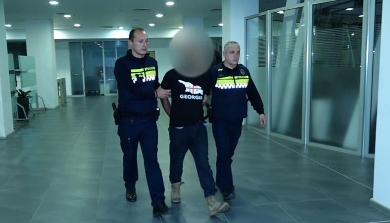 შსს-ს ინფორმაციით, დაკავებულია პირი, რომელმაც ქეთევან დედოფლის გამზირზე პოლიციელი დანით დაჭრა