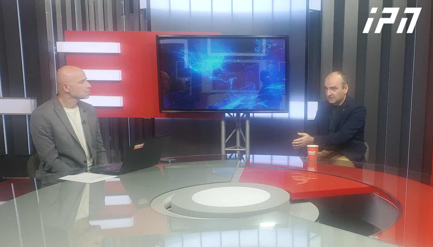 გიორგი ანთაძე 4 ოქტომბრის აქციაზე - ჩემი რწმენით, ეს იყო ხელისუფლების მართული თუ არა, ღრმა ზეგავლენის ქვეშ მომხდარი პროცესი - იმდენად არაადეკვატური იყო, ხალხთანაც კავშირი არ ჰქონდათ, იქ რევოლუციისთვის არავინ მისულა, ბავშვებით რევოლუციაზე არ მიდიან