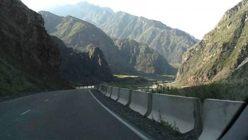 6 დეკემბრის ჩათვლით მცხეთა-სტეფანწმინდა-ლარსის საავტომობილო გზის გარკვეულ მონაკვეთზე ავტოტრანსპორტის მოძრაობის სპეციალური რეჟიმი დაწესდება