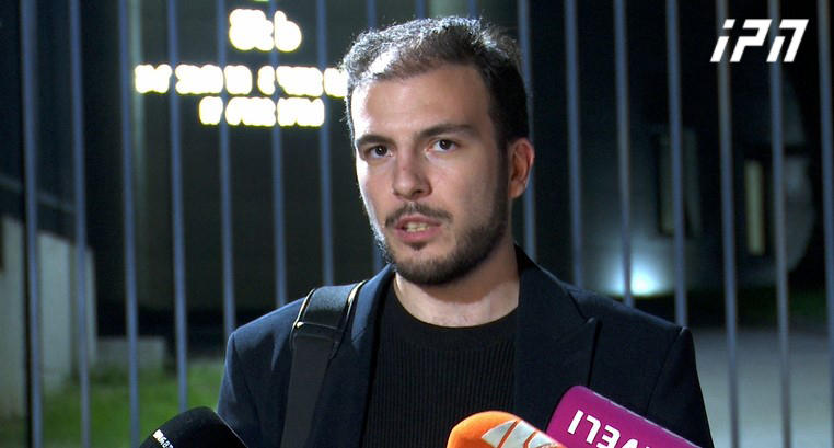 4 ოქტომბრის აქციაზე განვითარებულ მოვლენებთან დაკავშირებით დაკავებულის ადვოკატი - ვახტანგ ფიცხელაური სასამართლოს მიაწვდის ინფორმაციას მის მიმართ განხორციელებულ ძალადობასთან, სიტყვიერ შეურაცხყოფასა და მუქარასთან დაკავშირებით