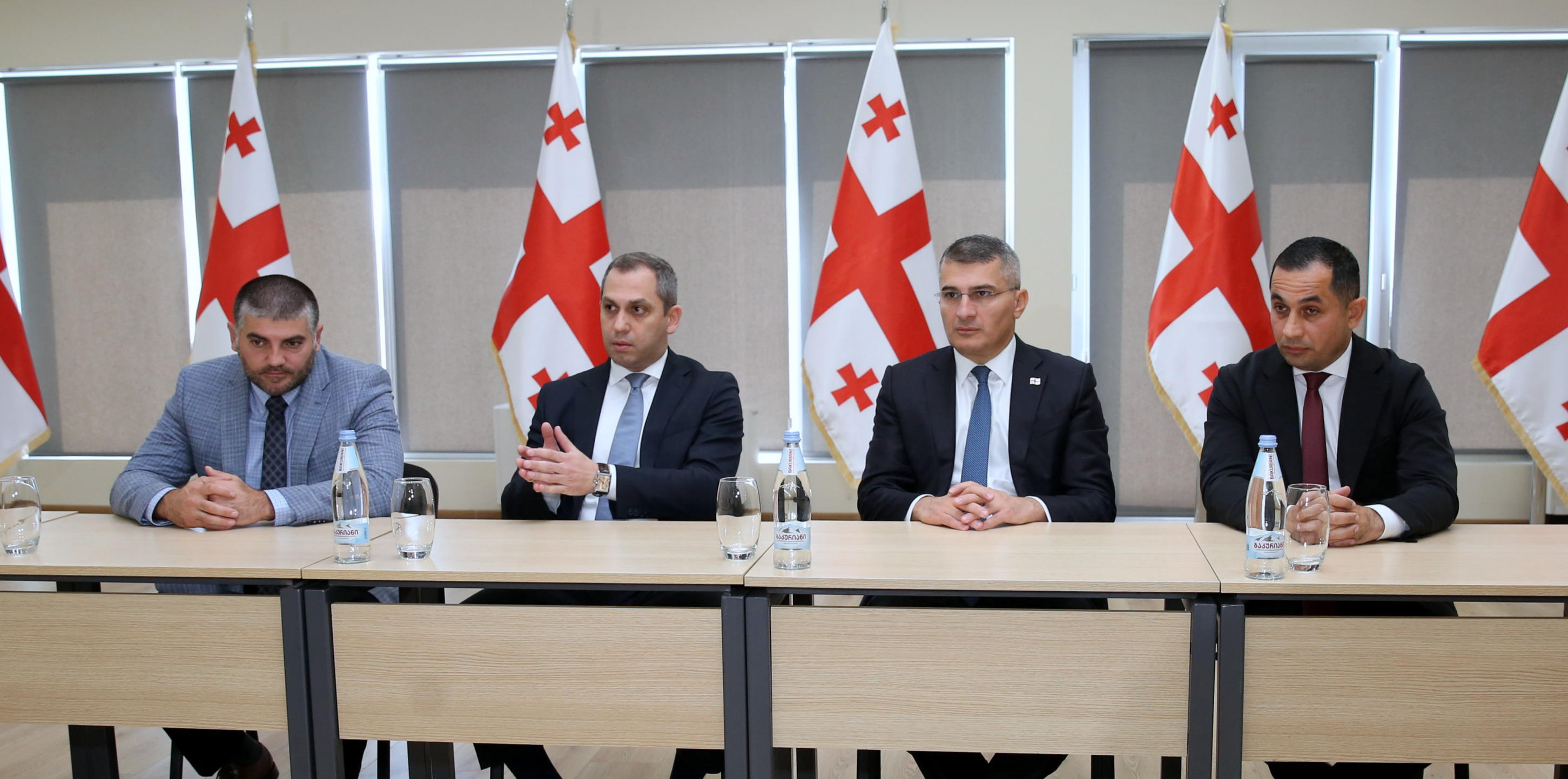 მამუკა მდინარაძემ სუს-ის სასწავლო ცენტრის თანამშრომლებს ახალი ხელმძღვანელი, მალხაზ ჩიტაია წარუდგინა