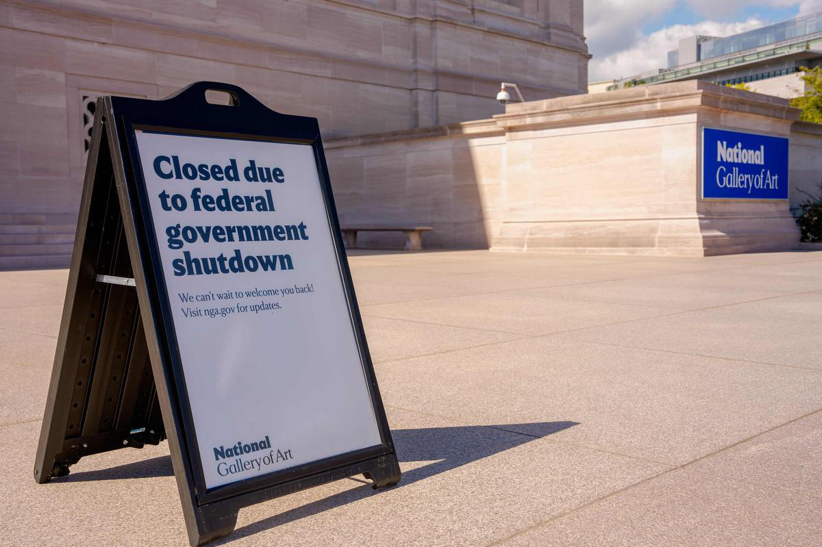 თეთრ სახლში აცხადებენ, რომ „შათდაუნის“ დასრულების შემდეგ ფედერალური მუშაკების ნაწილმა, შესაძლოა, ანაზღაურება ვერ მიიღოს