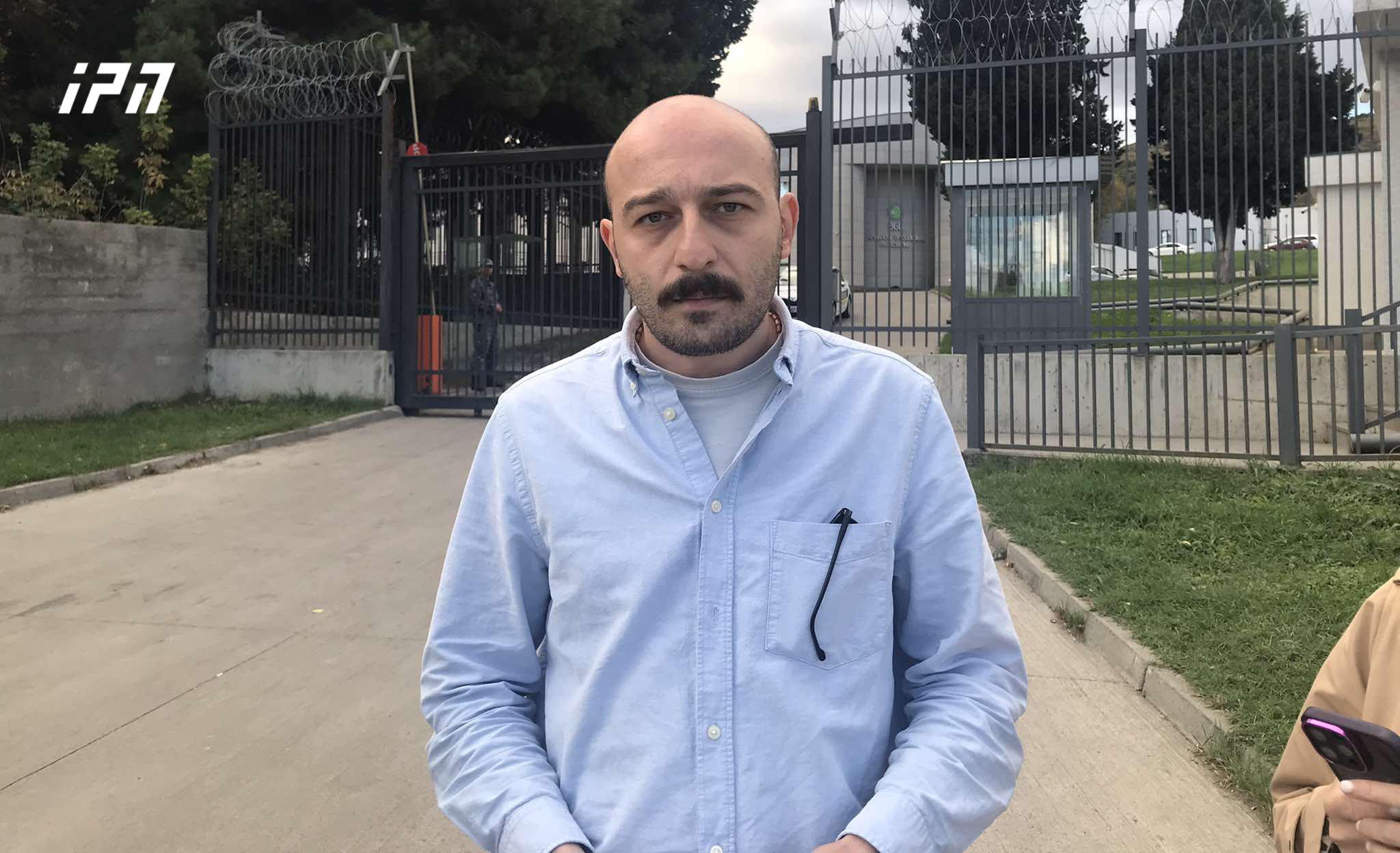 ადვოკატის განცხადებით, 4 ოქტომბრის მოვლენებზე დაკავებულ ია დარახველიძეს ბრალი წარედგინა - ის დუმილის უფლებას იყენებს