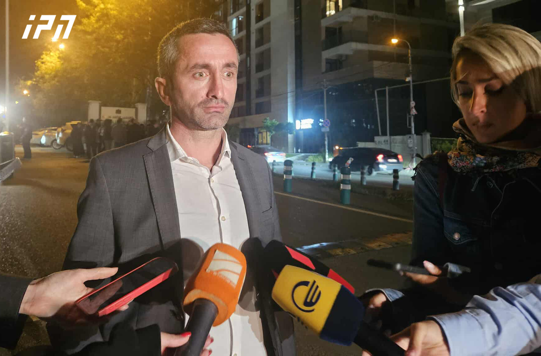 4 ოქტომბრის მოვლენებზე დაკავებულის ადვოკატი - ალექსანდრე ჩილაჩავა უბრალოდ, გზაზე იდგა, მას არც ღობის გარღვევაში, არც შეურაცხყოფაში არ მიუღია მონაწილეობა - სასამართლოს გადაწყვეტილება აბსოლუტურად უსაფუძვლო იყო