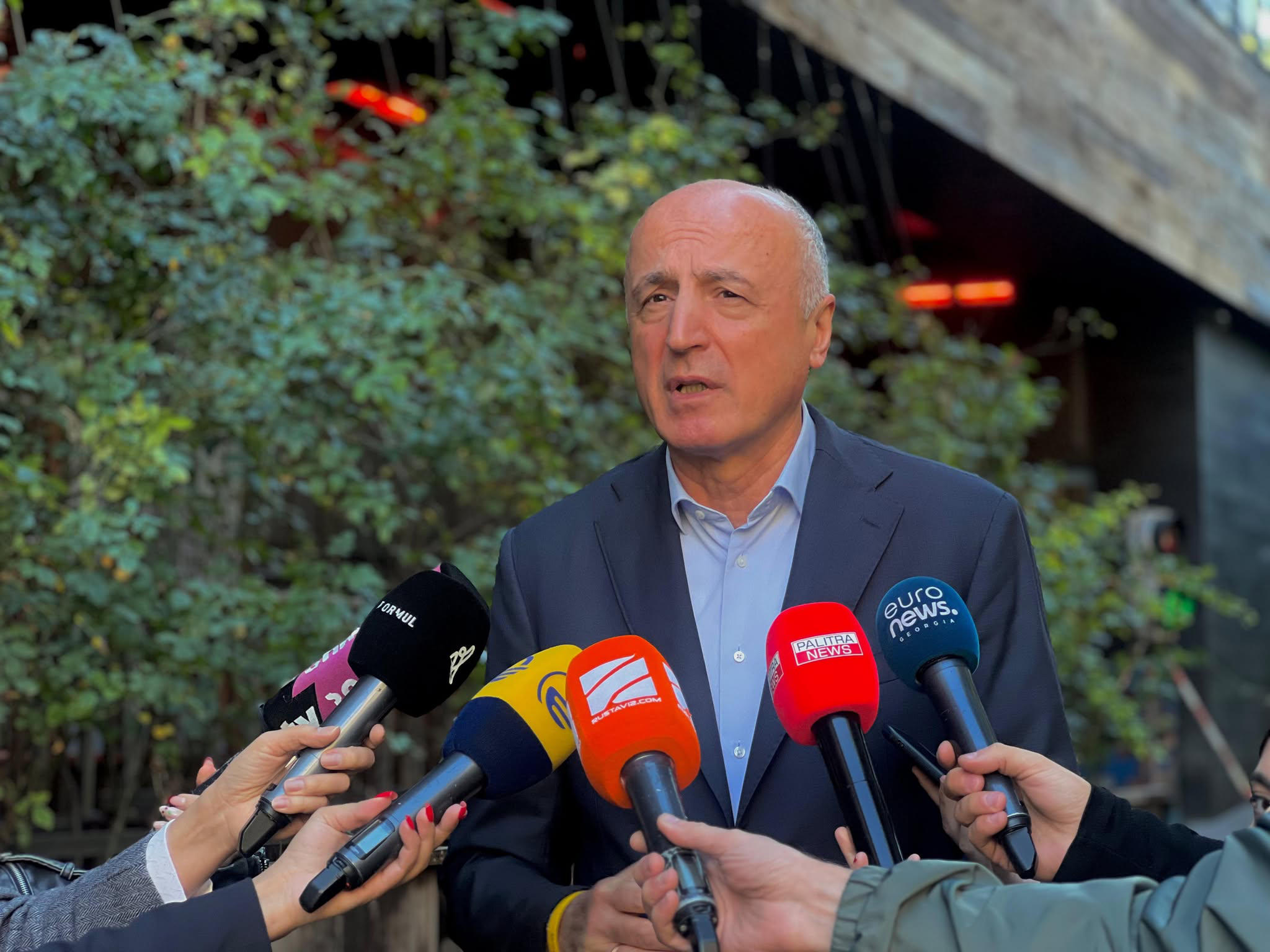 ბადრი ჯაფარიძე ევროპარლამენტარებთან შეხვედრის შემდეგ - ძალიან განიცდიან ამ მძიმე მდგომარეობას - დელეგაციის მკაფიო აზრია, რომ თუ იქნება სანქციები, უნდა შეეხებოდეს კონკრეტულ პირებს, რომლებიც ხელს უწყობენ ძალადობას