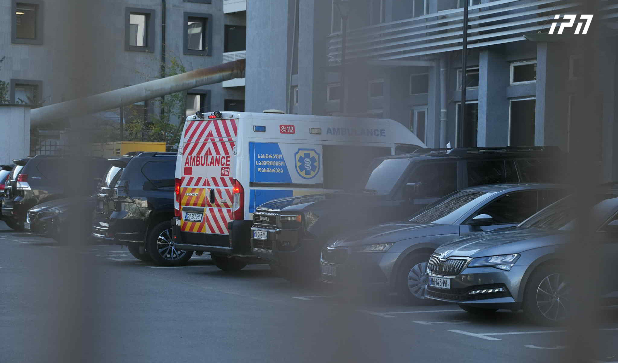 4 ოქტომბერს განვითარებულ მოვლენებთან დაკავშირებით დაკავებული ერთ-ერთი პირი სასამართლო პროცესზე შეუძლოდ გახდა