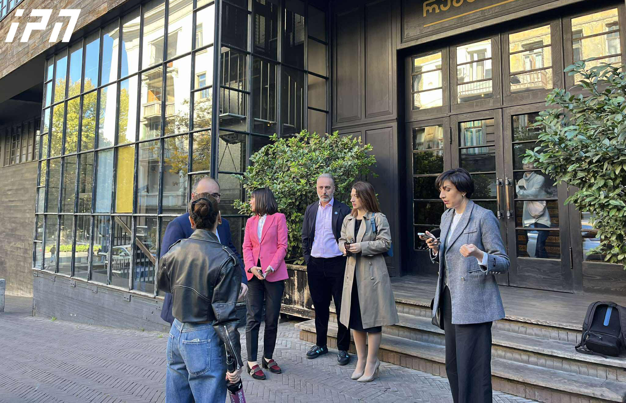 ევროპარლამენტის სოციალ-დემოკრატიული პარტიის დელეგაციის წევრები ოპოზიციის წარმომადგენლებს ხვდებიან