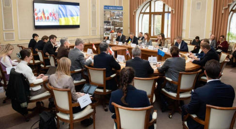 „დიდი შვიდეულის“ ელჩებმა, უკრაინის ინფრასტრუქტურაზე რუსეთის მიერ განხორციელებული დარტყმების გამო, საგანგებო შეხვედრა გამართეს