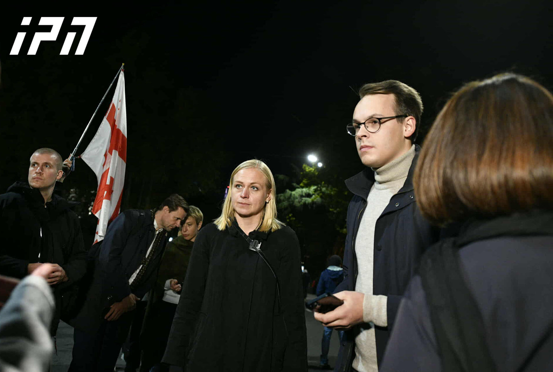 პარლამენტთან აქციაზე ეუთო-ს მოქმედი თავმჯდომარე, ფინეთის საგარეო საქმეთა მინისტრი მივიდა