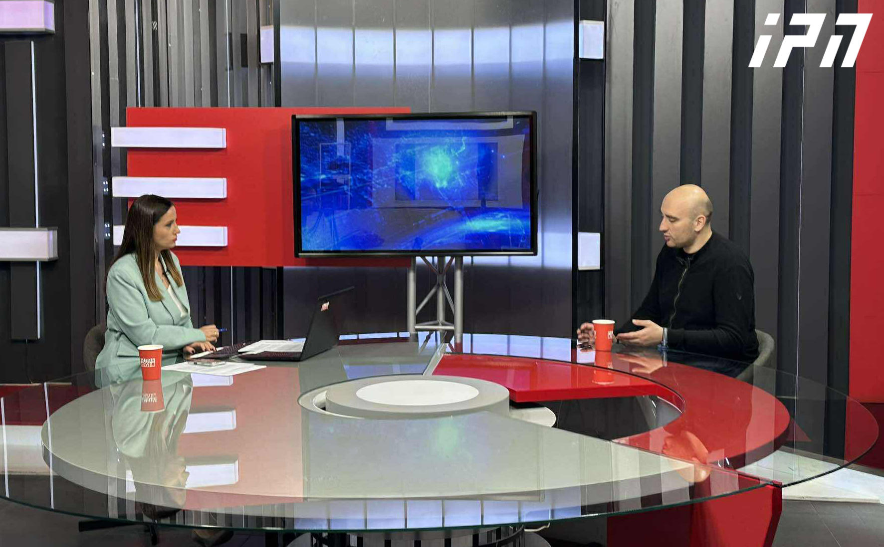 ირაკლი ფავლენიშვილი - გაქცეული კაცის „ჰეროიზაცია“ როგორ უნდა მოხდეს? გახარია გაბუტული „ქოცი“ აღმოჩნდა - ჩვენ კი დაუმორჩილებლობა გვაქვს გამოცხადებული, უნდა ვიბრძოლოთ, თორემ აზრი არ ექნება მას შემდეგ, რაც ტერორი ყველას დაიჭერს, გახიზნავს და გააჩუმებს