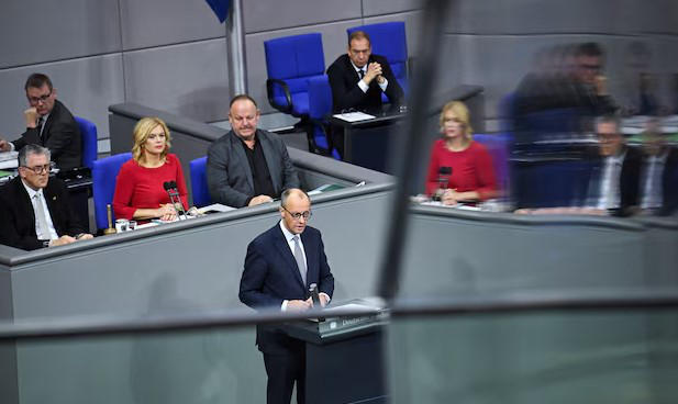 გერმანიის კანცლერის განცხადებით, ევროპული საბჭოს მომავალ სამიტზე ლიდერებს მოუწოდებს, რომ უკრაინისთვის გაყინული რუსული აქტივებით დაფინანსებული ე.წ. სარეპარაციო სესხის გამოყოფას მხარი დაუჭირონ