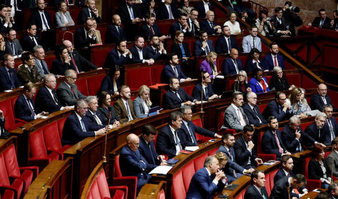 Reuters - საფრანგეთის პარლამენტში პრემიერ-მინისტრისთვის უნდობლობის გამოცხადების საკითხზე კენჭისყრა ჩავარდა