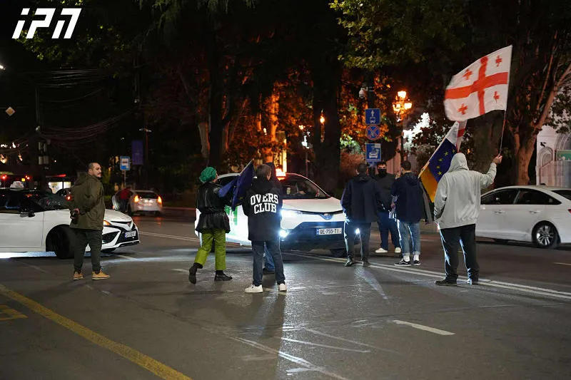 The protest on Rustaveli Avenue has resumed: citizens have blocked the roadway