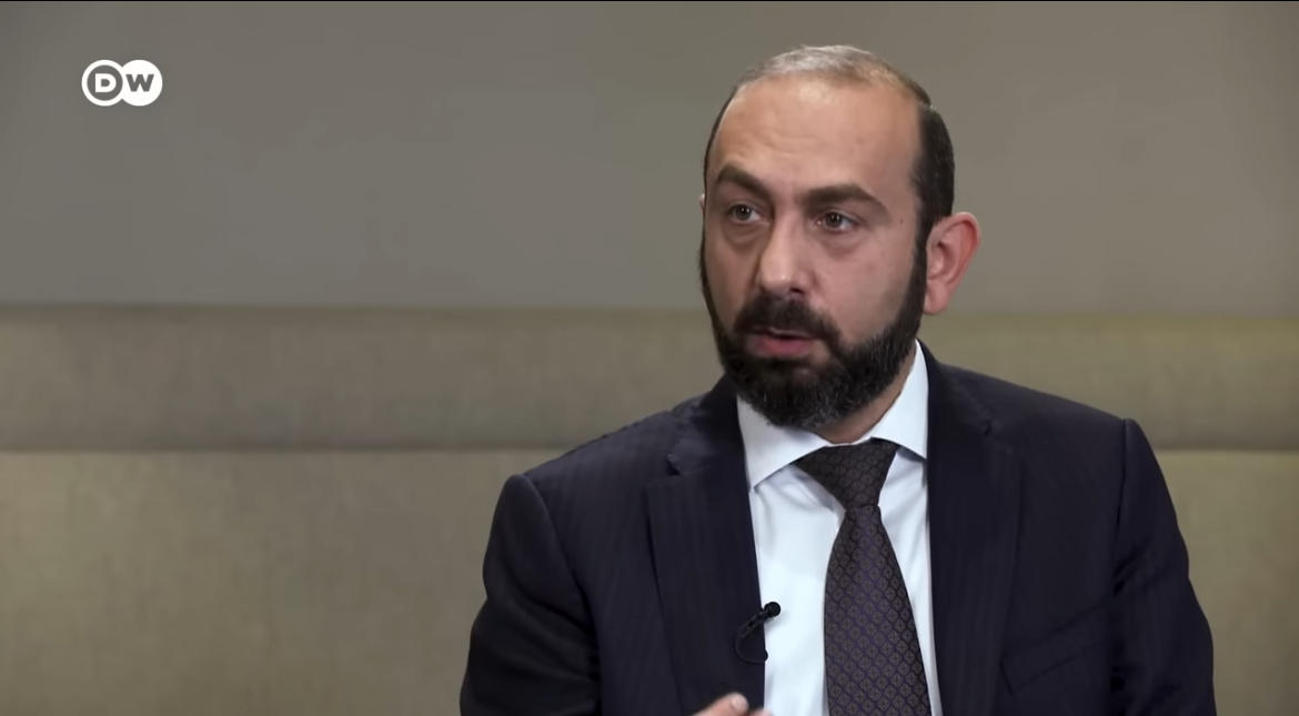 სომხეთის საგარეო საქმეთა მინისტრი - არ შემიძლია ვთქვა, როდის შევიტანთ ევროკავშირში გაწევრიანებისთვის განაცხადს, შეიძლება შემდეგ თვეს ან შემდეგ წელს, მაგრამ ეს ჩვენი ოფიციალური პოლიტიკაა