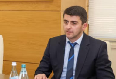 ჯგუფის მიერ დიდი ოდენობით თანხის გაფლანგვის ბრალდებით დაკავებული, თავდაცვის სამინისტროს შესყიდვების დეპარტამენტის ყოფილი უფროსი, ვლადიმერ ღუდუშაური პატიმრობიდან გათავისუფლდა