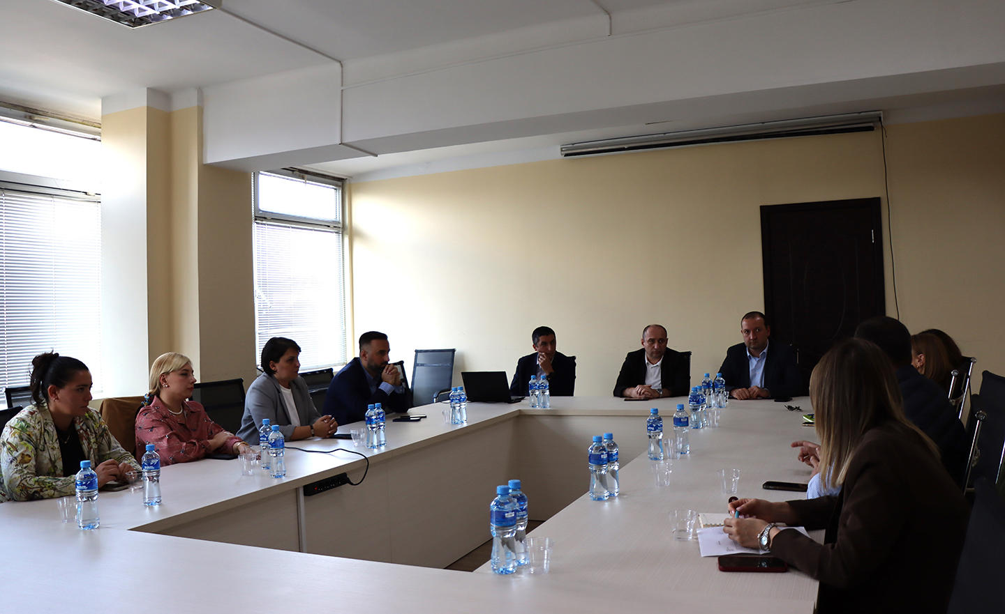 GCCA-ის წარმომადგენლებმა, მომხმარებლის უფლებების დაცვის მიმართულებით არაკეთილსინდისიერი კომერციული პრაქტიკის თავიდან არიდების მიზნით, „რითეილ ასოციაციის“ წევრებთან შეხვედრა გამართეს