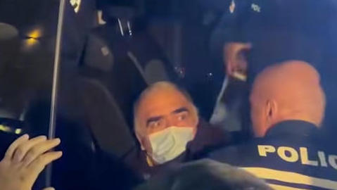 რუსთაველის გამზირზე აქციაზე დაკავებულთა შორისაა ექიმი ვაჟა გაფრინდაშვილი