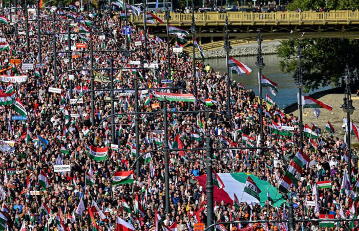 Reuters - უნგრეთში „მშვიდობის მარში“ მიმდინარეობს