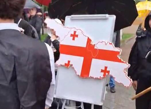 Chiatura City Hall: There was dirty speculation related to the illustrated map of Georgia - it was a performance by schoolchildren, at the end of which the children showed united Georgia