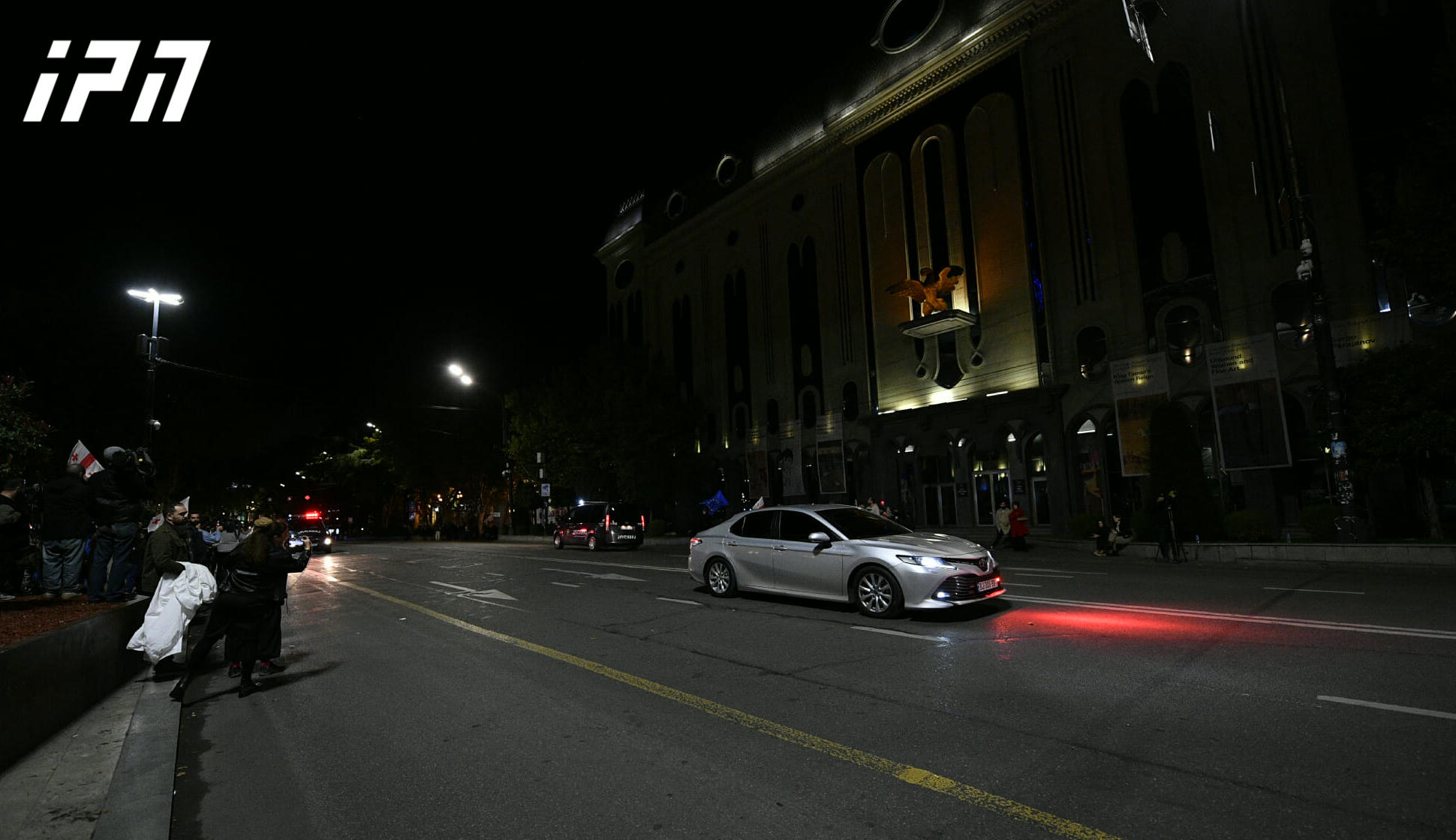 რუსთაველის გამზირზე საავტომობილო მოძრაობა გაიხსნა