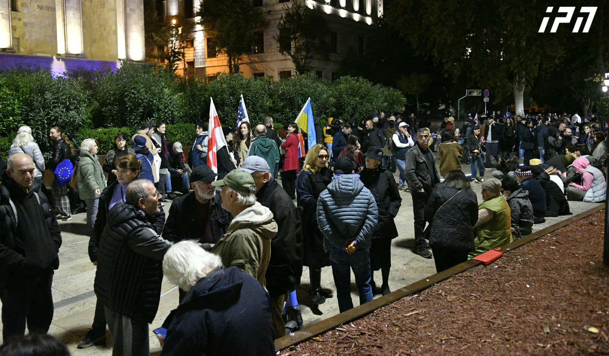 პარლამენტთან საპროტესტო აქცია მიმდინარეობს