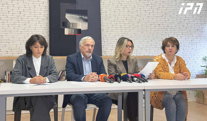 არასამთავრობოები - პარტიების აკრძალვა მიზნად ისახავს, თვითნებურად აუკრძალოს პოლიტიკური საქმიანობა პარტიებსა და პირთა განუსაზღვრელ წრეს, ჩაახშოს პოლიტიკური პროცესი და განსხვავებული აზრი ქვეყანაში