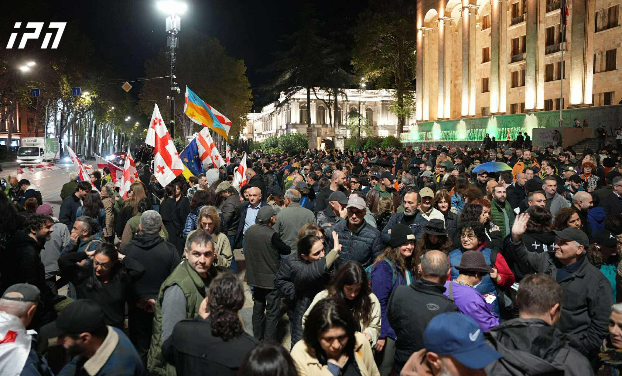 პოლიციამ რუსთაველის გამზირზე საავტომობილო მოძრაობა გახსნა