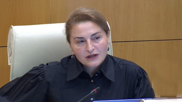 სოფო ხორგუანი ალექსანდრე დარახველიძეს - დღესაც არ ვიცი, რა ნივთიერება გამოიყენეთ, როცა აქციაზე მშვიდობიანად ვიდექი და თქვენ მეუბნებით, რომ მე რომ ვატარო გაზის ბალონი, რაღაც საფრთხის შემცვლელი შეიძლება იყოს და ნებართვა უნდა მჭირდებოდეს?