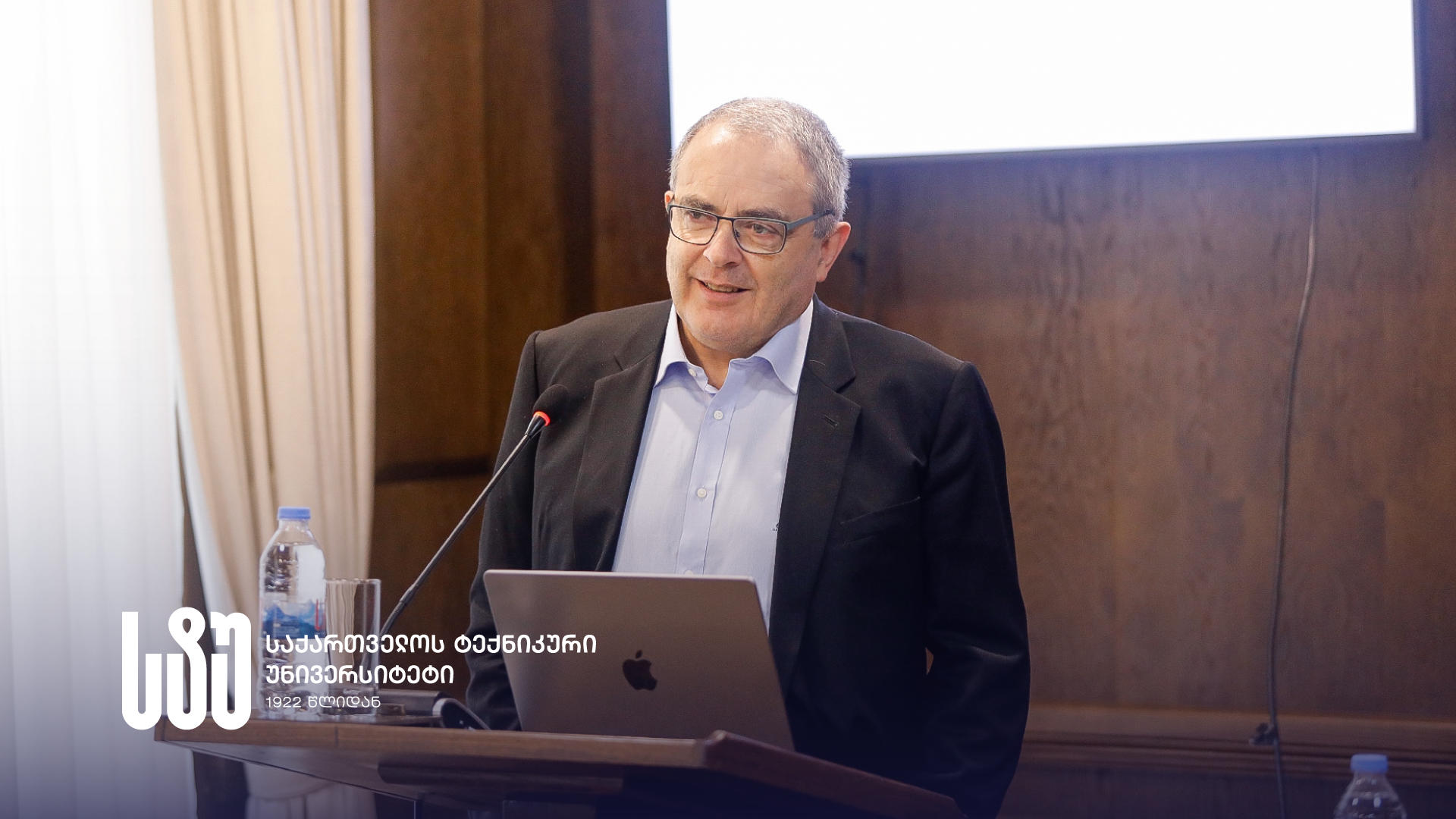 საქართველოს ტექნიკურ უნივერსიტეტში CERN-ის ერთ-ერთმა წამყვანმა მეცნიერმა, გლობალური CMS კოლაბორაციის ლიდერმა, პროფესორმა ტიციანო კამპორეზიმ საჯარო ლექცია ჩაატარა