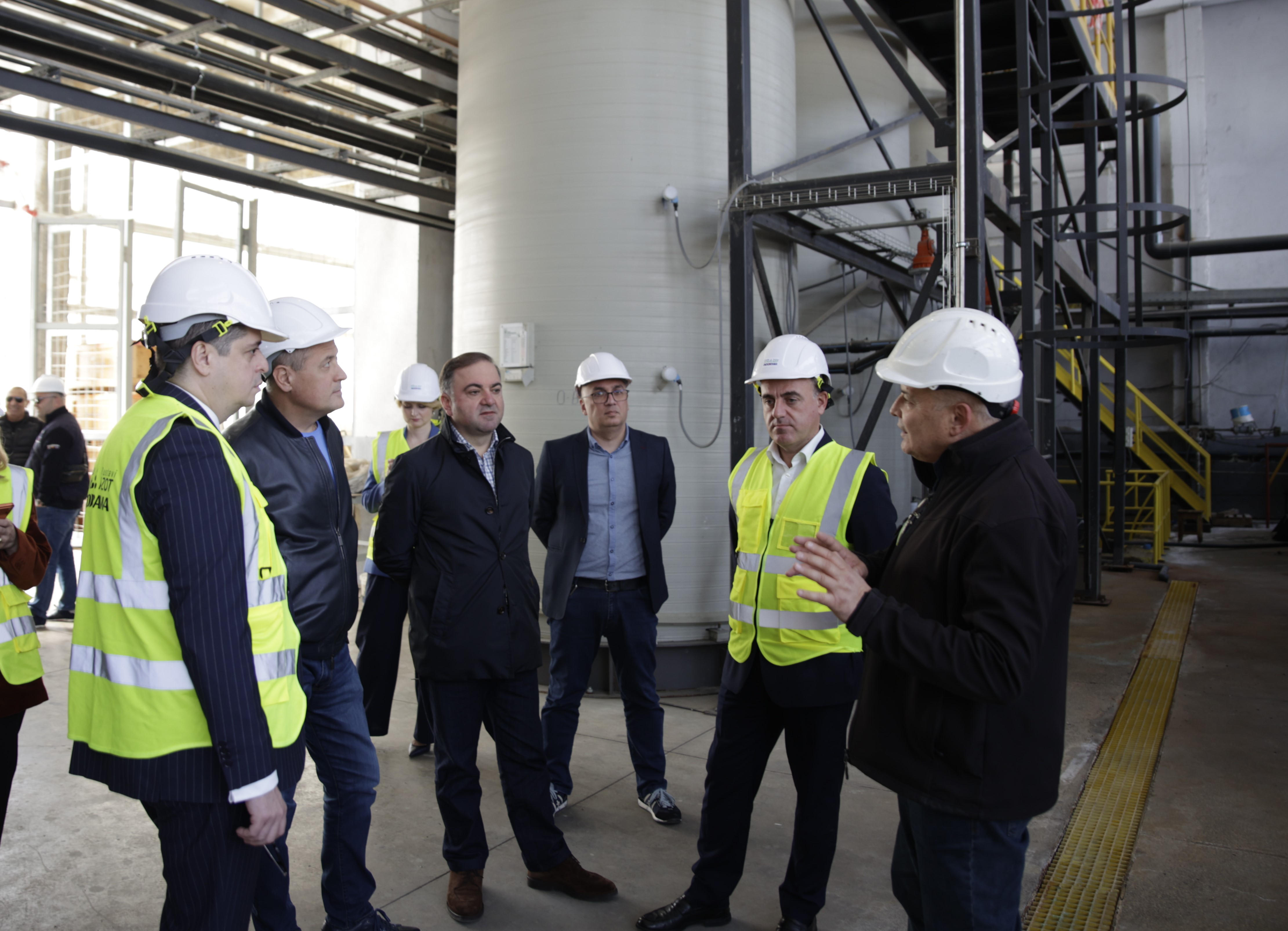 სემეკის ხელმძღვანელმა პირებმა „რუსთავის აზოტში“ ენერგოეფექტური საწარმოო სიმძლავრეები დაათვალიერეს