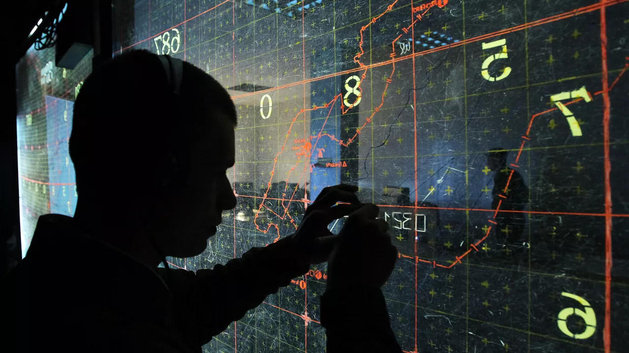 მედია - მოსკოვის თავზე დრონები ჩამოაგდეს, რუსეთის რამდენიმე აეროპორტი დაიხურა, ნავთობგადამამუშავებელი ქარხნების ტერიტორიებიდან აფეთქებების ხმები ისმოდა