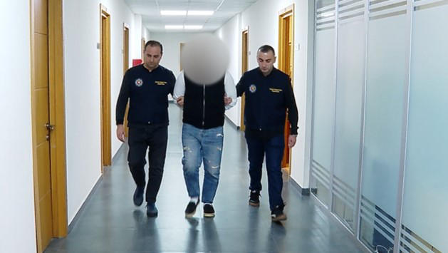 შსს - ტრეფიკინგის ბრალდებით დაკავებულია პირი, რომელიც არასრულწლოვან გოგონას მასაჟის სალონში ამუშავებდა - ბრალდებულის მითითებით, გოგონა სალონში შესულებს ფულადი ანაზღაურების სანაცვლოდ სექსუალურ მომსახურებას უწევდა