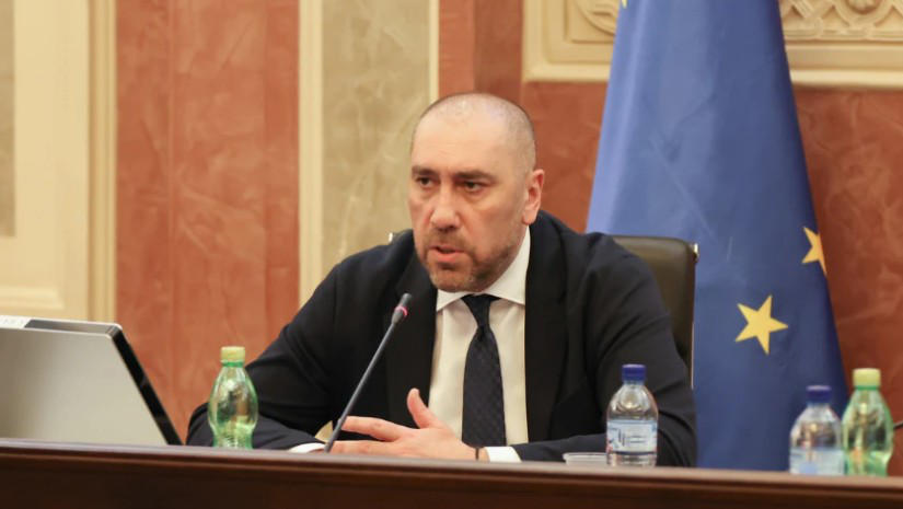 ზურაბ აბაშიძე ლუკა ძაძამიაზე - ვფიქრობ, პატივი უნდა ვცეთ და ადამიანს მივცეთ საშუალება, იცხოვროს მშვიდად - რაც შეეხება აქციებში მის მონაწილეობას, ჩვენ ხომ არ ვიცით ლუკას ემოციები, როგორ ხელმძღვანელობდა მაშინ? ეს არის მისი პირადი საქმე