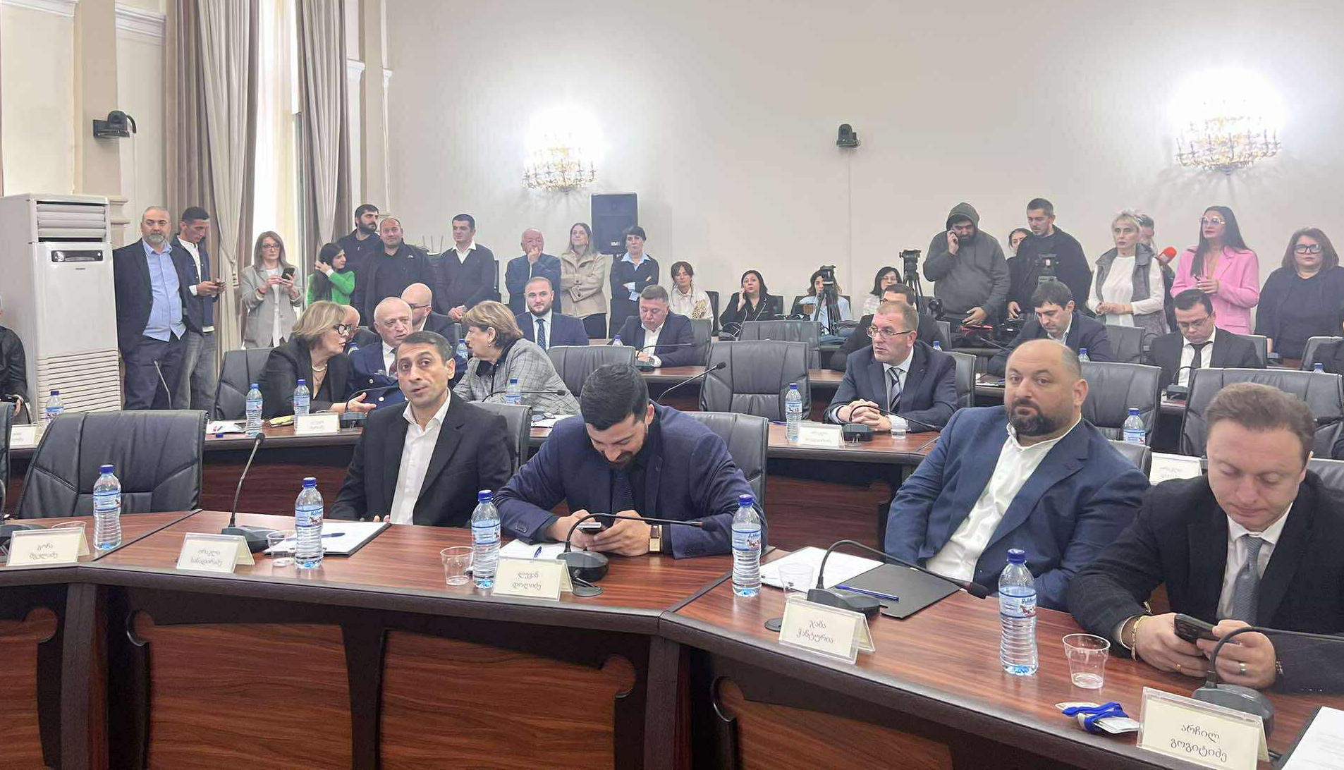 ბათუმის საკრებულოში უმრავლესობის წევრებმა ორი ფრაქცია: „ქართული ოცნება-დემოკრატიული საქართველო” და „ხალხის ძალა“ დაარეგისტრირა