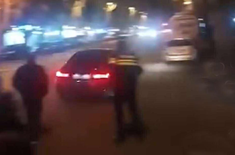 პირი, რომელმაც მე-10 სკოლასთან, საპროტესტო აქციის მსვლელობისას, ავტომობილით რამდენჯერმე სახიფათო მანევრი შეასრულა, ფსიქიატრიულ დაწესებულებაშია გადაყვანილი