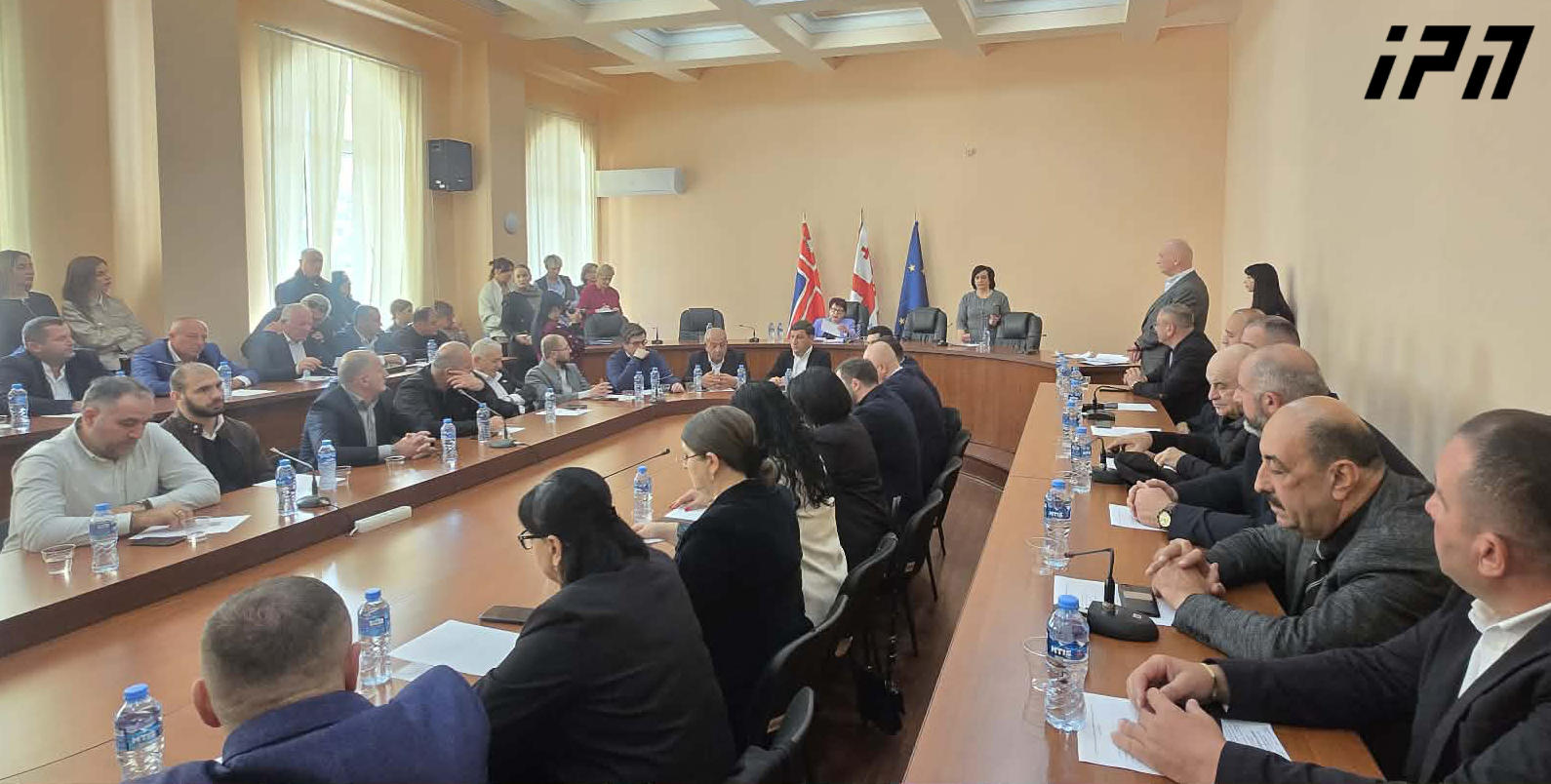 გორის ახალი მოწვევის საკრებულოს პირველი სხდომა მიმდინარეობს