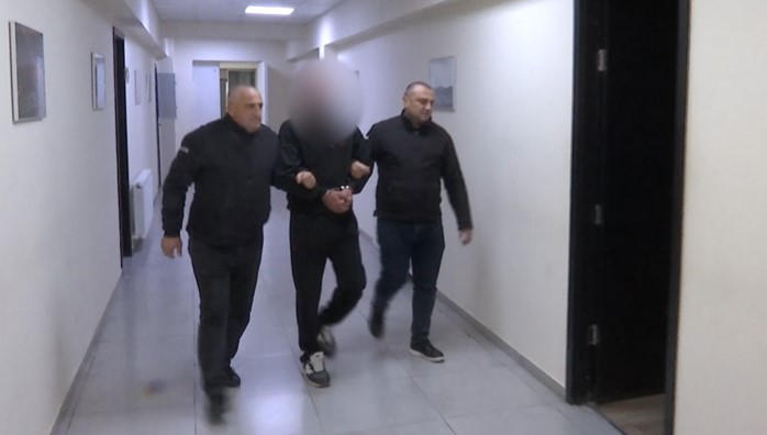 According to the Ministry of Internal Affairs, a 43-year-old man was arrested for shooting two people with a hunting rifle in Sighnaghi, one of whom died on the spot