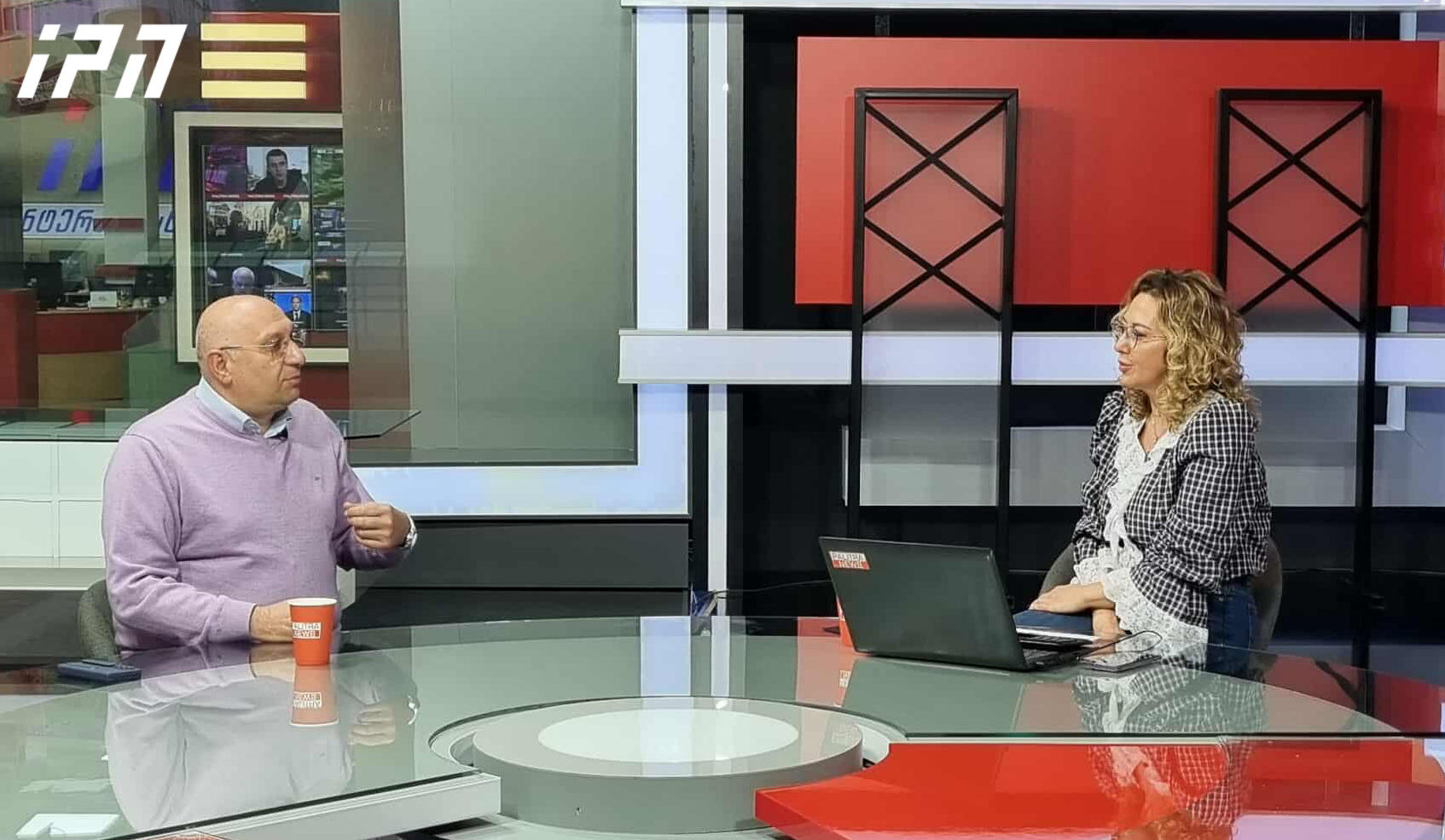 პაატა დავითაია კითხვაზე, ვინ იძიებდა ყოფილი მაღალჩინოსნების საქმეებს, როცა თავად იყვნენ უწყებების ხელმძღვანელები - ყველა პირს, რომელიც ფლობს დიდ ფინანსებს, ყოველთვის ჰყავს პირადი დაჯგუფება, „სპეცსამსახურის“ სახით, რომელიც ავტონომიურია სახელმწიფო სტრუქტურებისგან