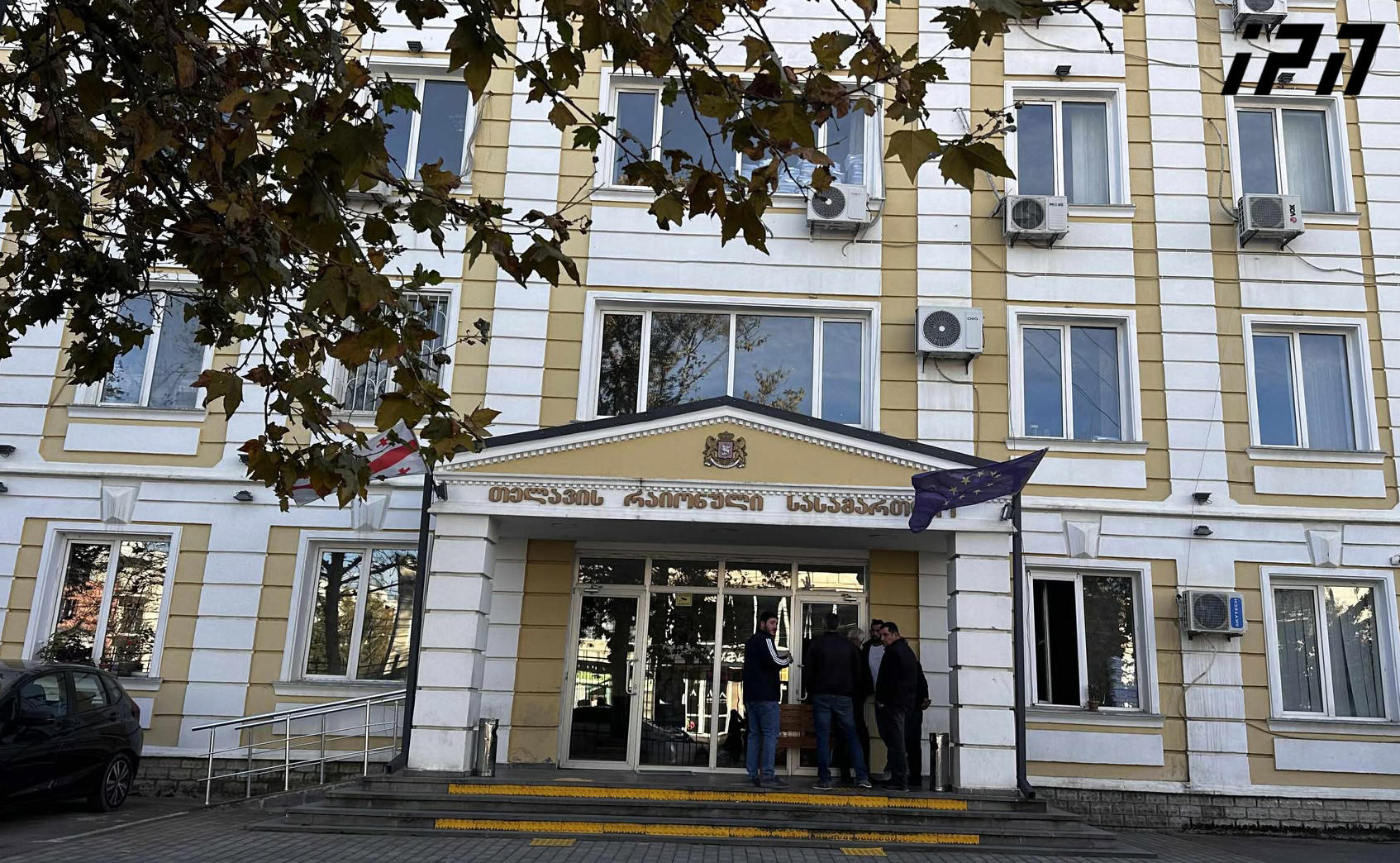 ყოფილი ცოლის  დაჭრასა და მეგობრის მკვლელობაში ბრალდებულს პატიმრობა შეეფარდა - ის დანაშაულს აღიარებს