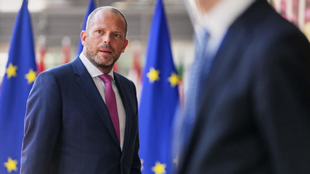 ბელგიის თავდაცვის მინისტრი - ბელგიის სამხედრო ბაზების თავზე დრონები ჯაშუშობისთვის დაფრინავენ, ისინი F-16-ების შესახებ სადაზვერვო მონაცემებს აგროვებენ