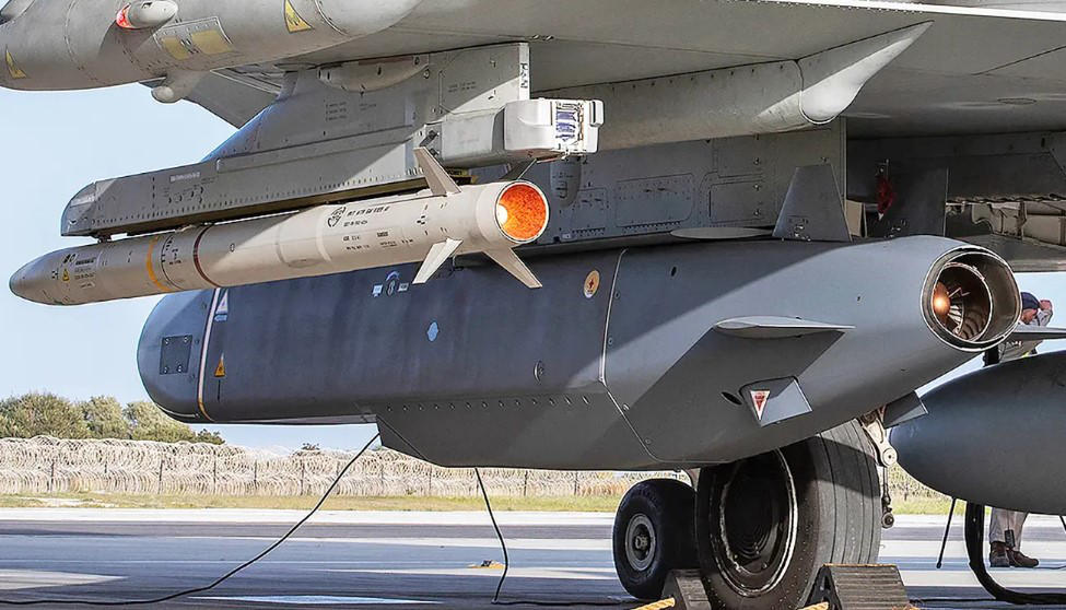 Bloomberg - გაერთიანებული სამეფოს მთავრობამ უკრაინას Storm Shadow-ს ტიპის ფრთოსანი რაკეტები მიაწოდა, რათა კიევისთვის რუსეთში შორ მანძილზე დარტყმების კამპანიის გაგრძელების საშუალება მიეცა