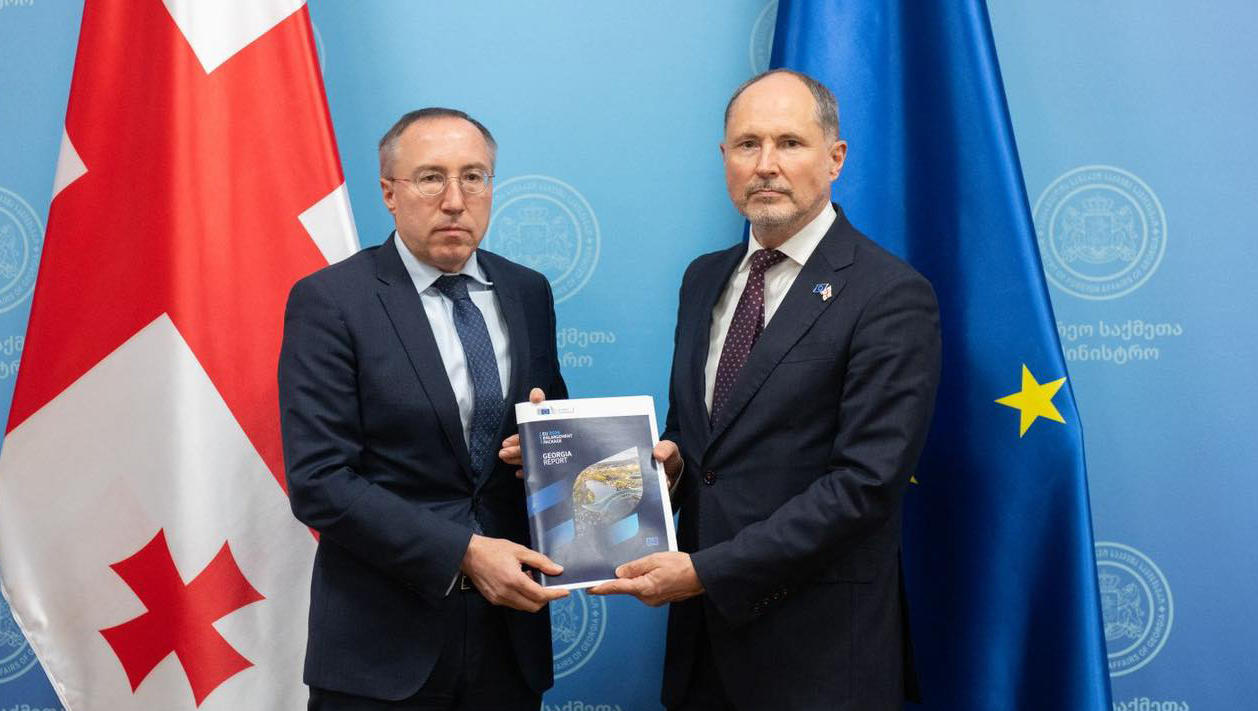 საქართველოში ევროკავშირის წარმომადგენლობა - პაველ ჰერჩინსკიმ საქართველოს ხელისუფლებას გადასცა ანგარიში 2025 წლის გაფართოების შესახებ