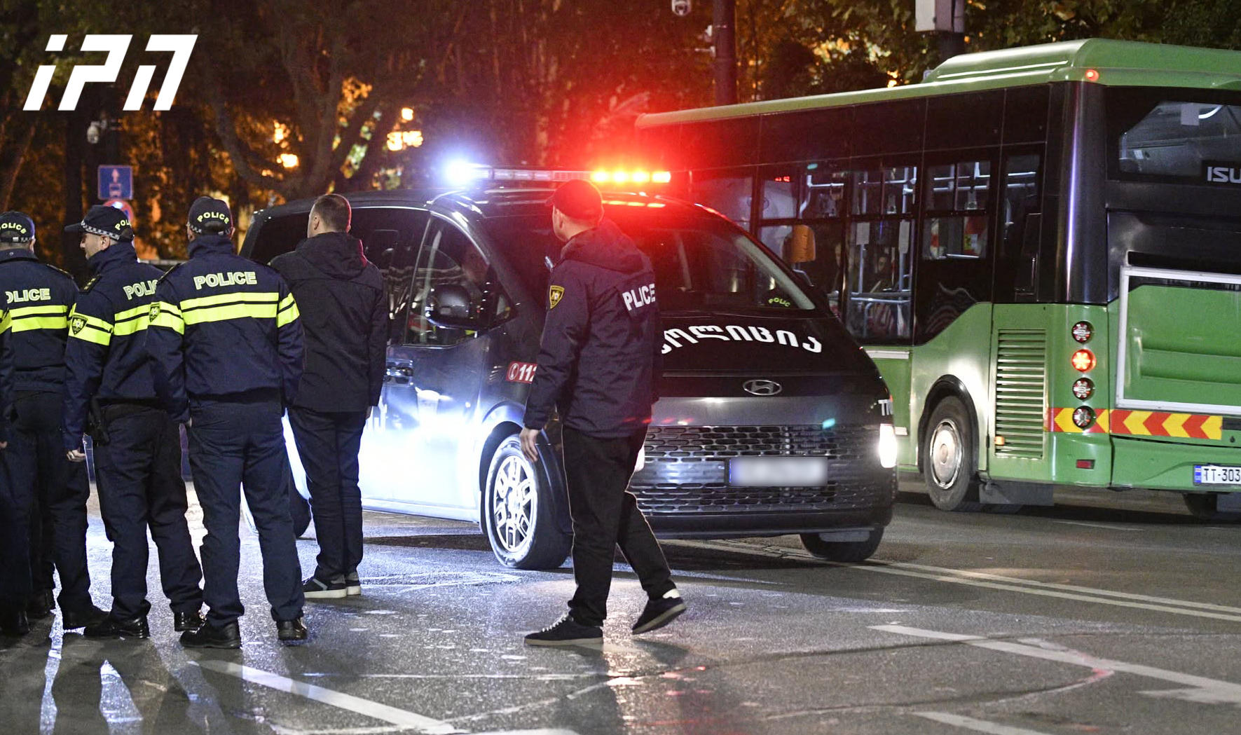 პარლამენტის მიმდებარედ პოლიციამ აქციის ერთი მონაწილე დააკავა