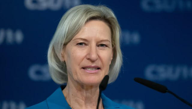 POLITICO - ევროპარლამენტში ევროპის სახალხო პარტიის გერმანელი წევრის, ანგელიკა ნიბლერის წინააღმდეგ თაღლითობის ბრალდებით გამოძიება მიმდინარეობს