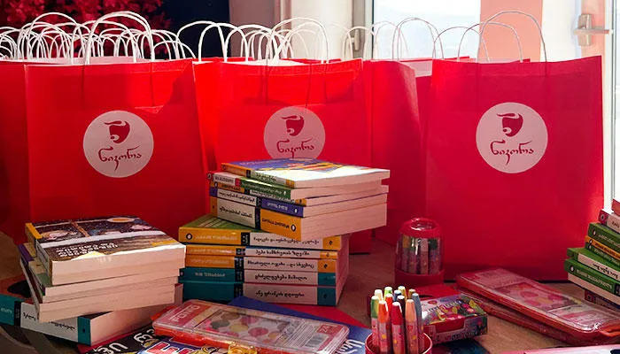 „ნიკორა ჯგუფი“ განათლების მხარდასაჭერად - კომპანია გურიისა და რაჭის 4 სკოლას საჩუქრებს გადასცემს