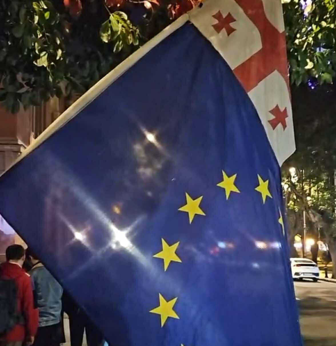 აჭარის მთავრობის სახლთან საპროტესტო აქცია გრძელდება