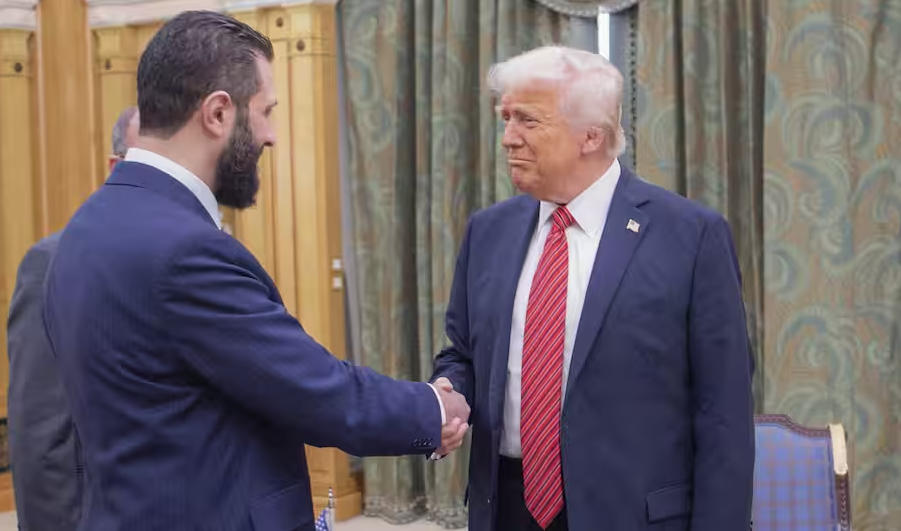 სირიის პრეზიდენტი აჰმედ ალ-შარაა ვაშინგტონში ჩავიდა და დონალდ ტრამპს შეხვდება