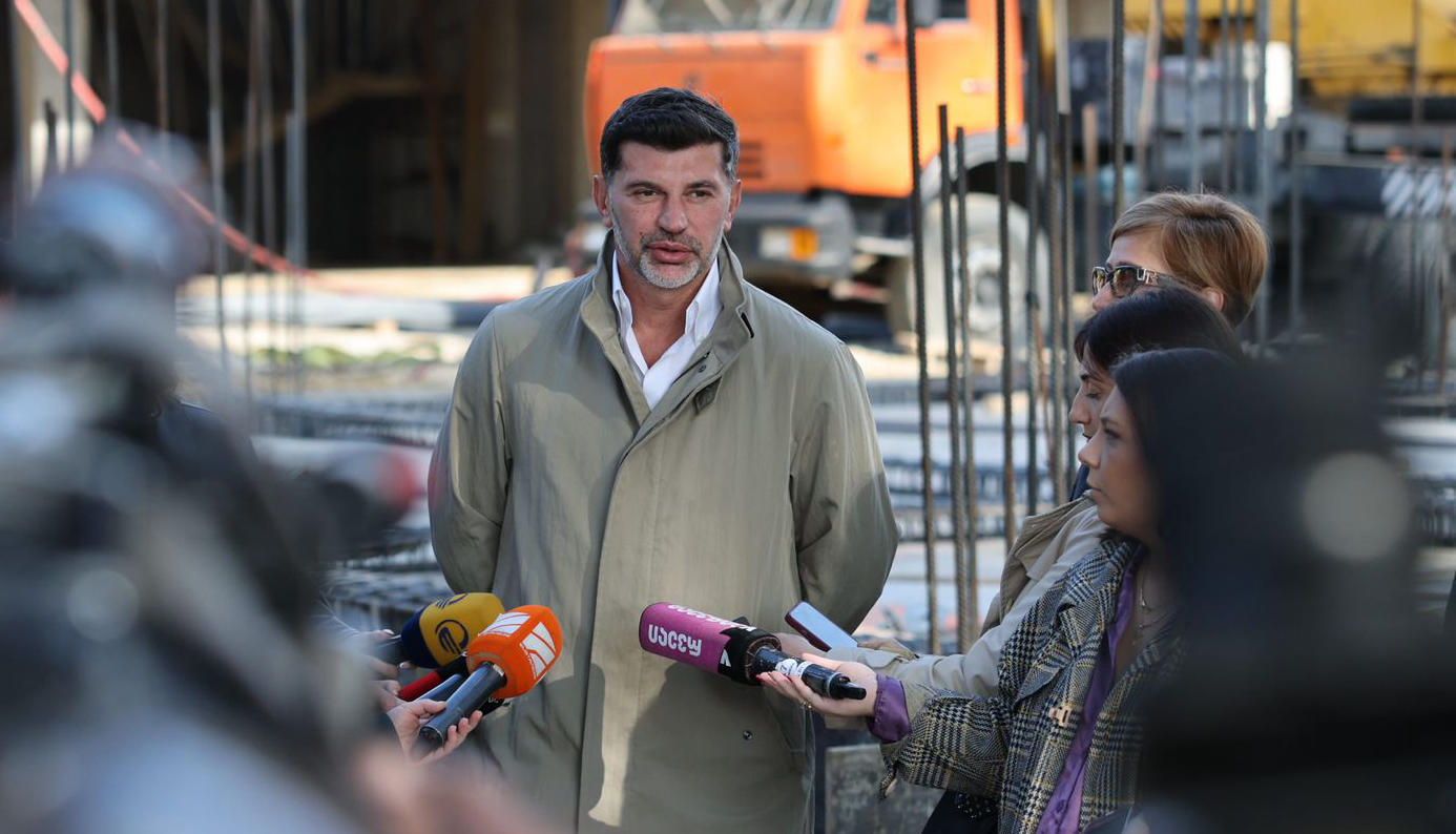 Каха Каладзе про информацию о строительстве мечетей в рамках проекта Eagle Hills - Как можно называться политиком и позволять себе такого типа ложь?